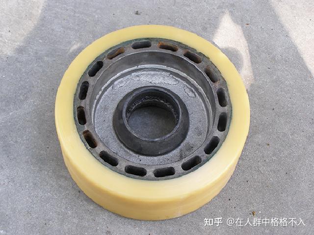 聚氨酯包膠輪為電動叉車提供高效保護